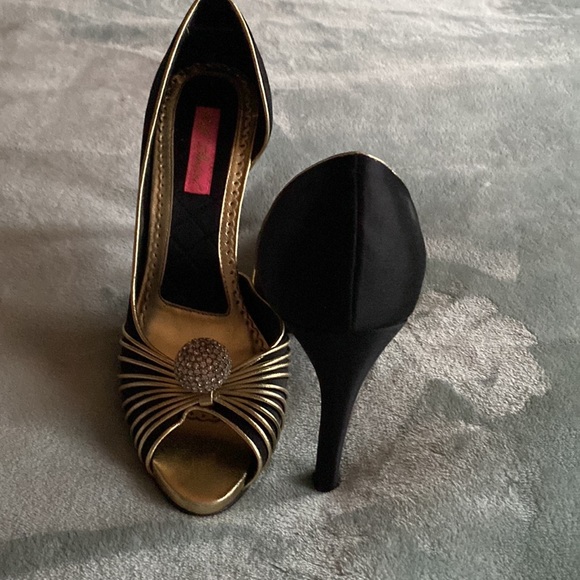 Betsy Johnson elegant heals - Picture 3 of 5